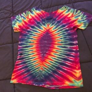 Cut up sexy tie the shirt. 💜